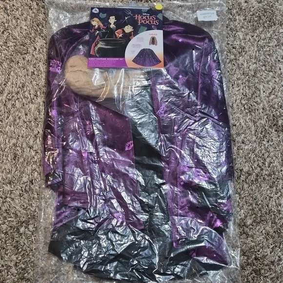 Disney Hocus Pocus Sarah Purple Hooded Cape Costume Halloween Blonde Hair NEW - Picture 2 of 4